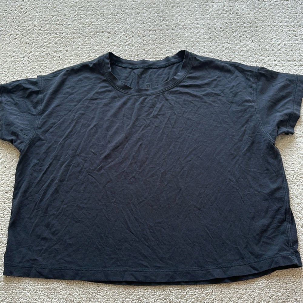 Lululemon cropped t shirt